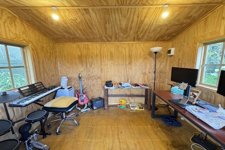 Photo of property in 62 La Rosa Street, Green Bay, Auckland, 0604