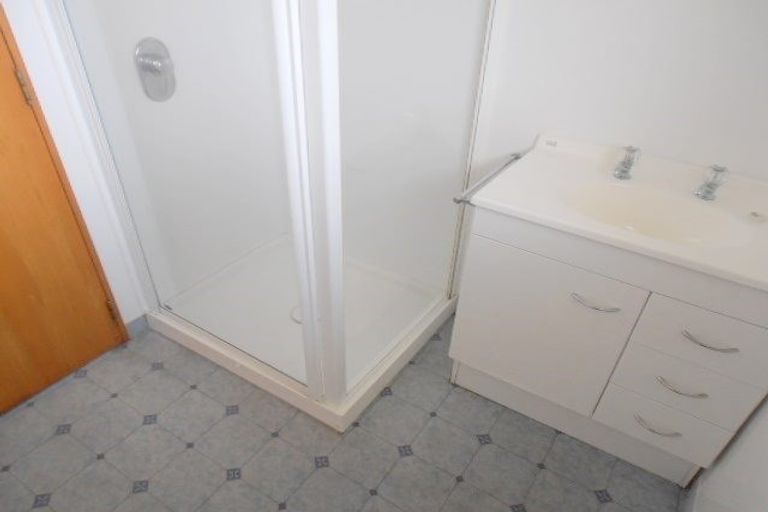 Photo of property in 7a Windlesham Place, Wakefield, 7025