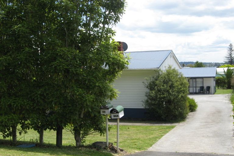 Photo of property in 1 Crawford Avenue, Mangere Bridge, Auckland, 2022