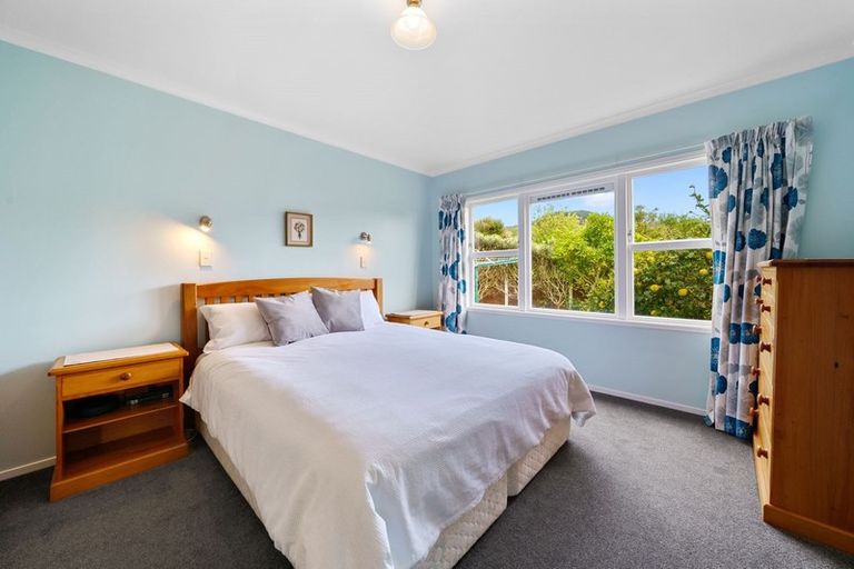 Photo of property in 18 Saint Edmund Crescent, Tawa, Wellington, 5028
