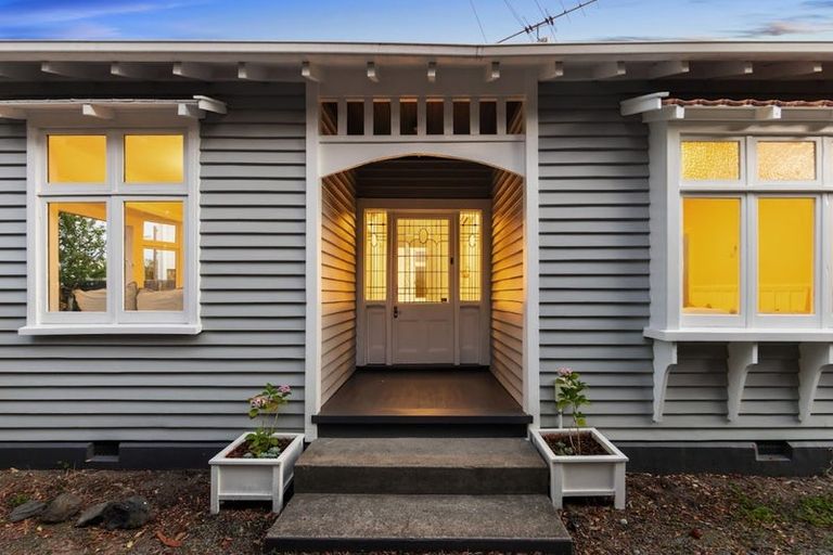 Photo of property in 1/166 Main Road, Redcliffs, Christchurch, 8081