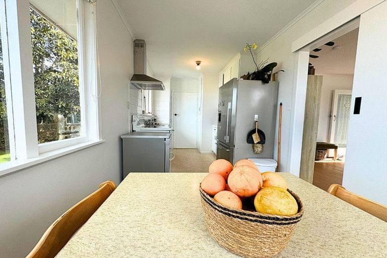 Photo of property in 5a Waipani Road, Te Atatu Peninsula, Auckland, 0610