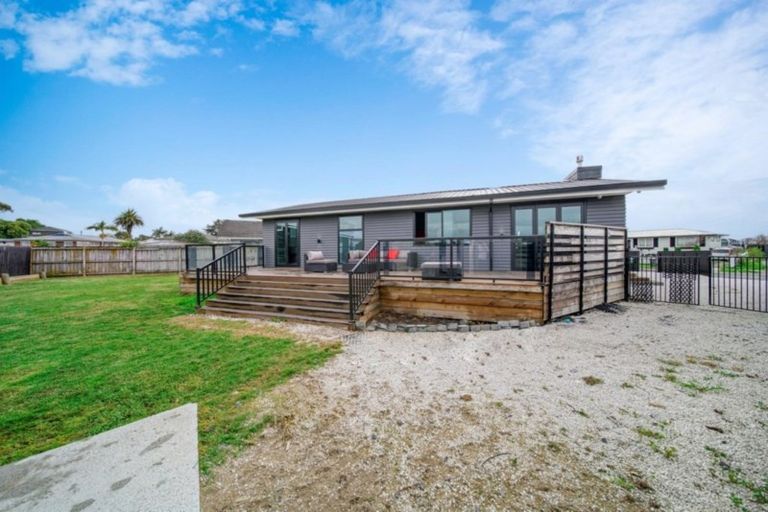 Photo of property in 147 Edgewater Drive, Pakuranga, Auckland, 2010