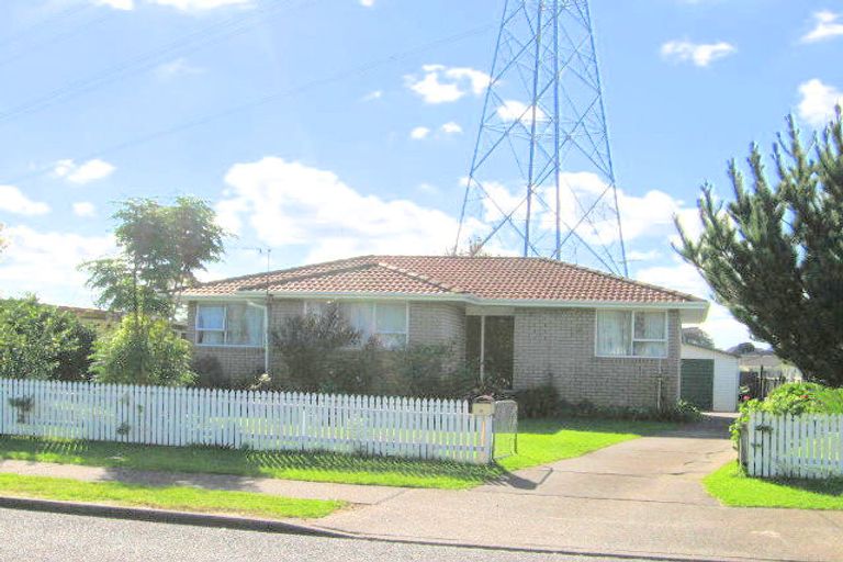 Photo of property in 6 Serrano Place, Clover Park, Auckland, 2023