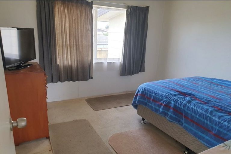 Photo of property in 13 Helms Place, Manurewa, Auckland, 2102