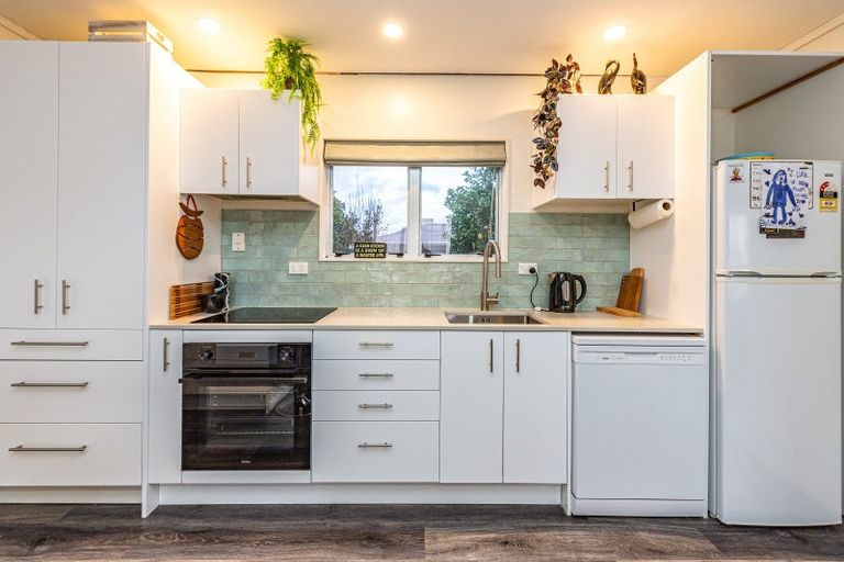 Photo of property in 51 Hussey Street, Waverley, 4510