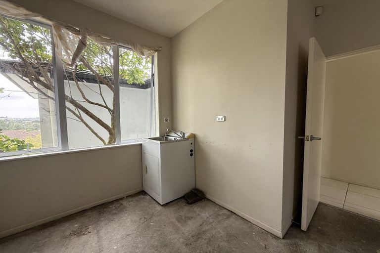 Photo of property in 18 Harrowglen Drive, Northcross, Auckland, 0632