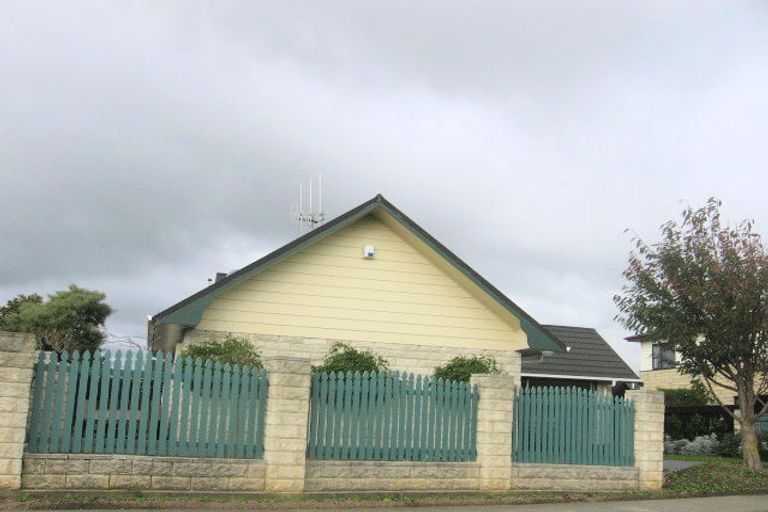 Photo of property in 12 Caroline Crescent, Highbury, Palmerston North, 4412