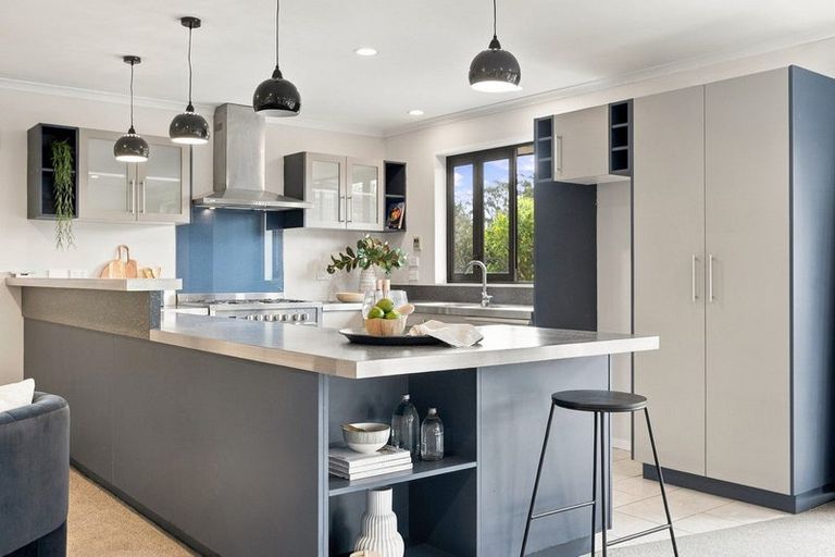 Photo of property in 21 Sorrento Place, Kelvin Grove, Palmerston North, 4414