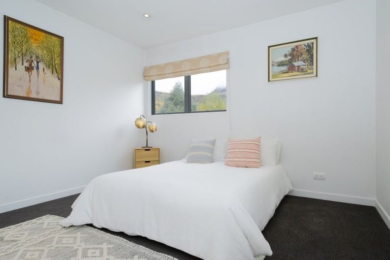 Photo of property in 8 Bracken Street, Arrowtown, 9302