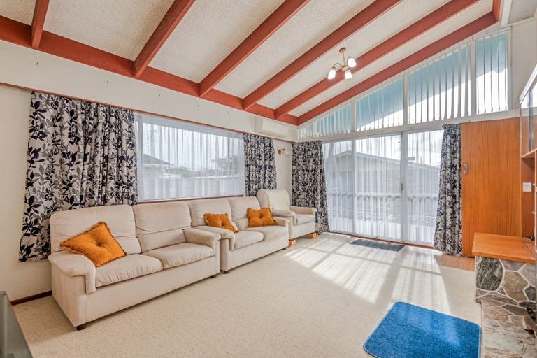 Photo of property in 12 Tararua Street, Pahiatua, 4910