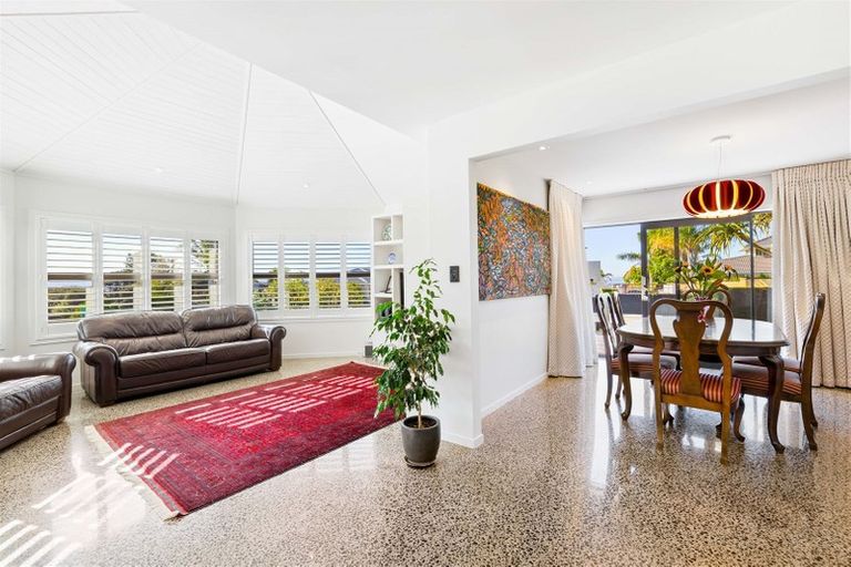 Photo of property in 20 Renoir Street, West Harbour, Auckland, 0618