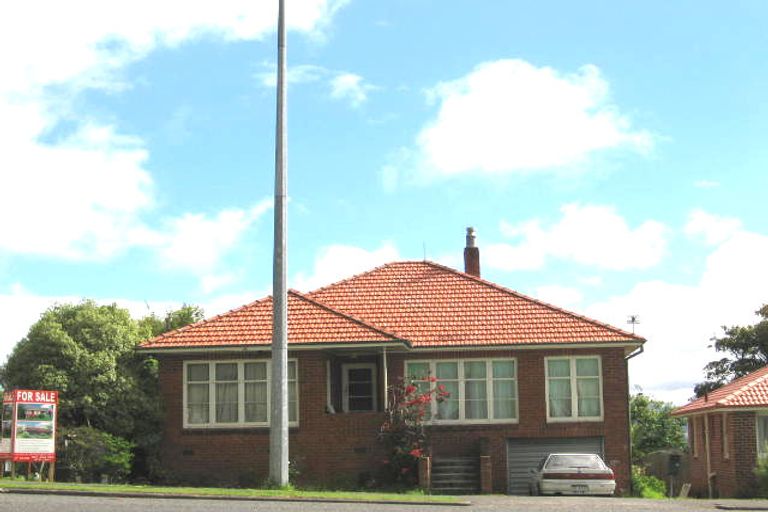 Photo of property in 4154 Great North Road, Glendene, Auckland, 0602