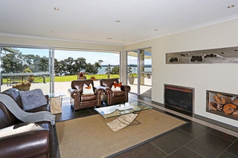 Photo of property in 389 Clifton Road, Whitford, Howick, 2571
