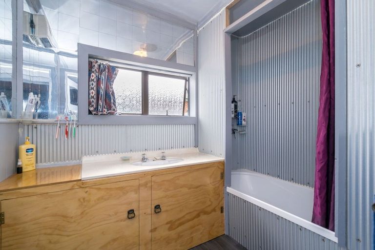 Photo of property in 32 Irvine Street, Lawrence, 9532