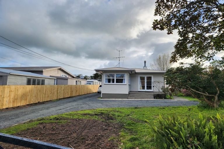 Photo of property in 71 Awaroa Road, Helensville, 0800