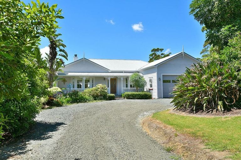 Photo of property in 940 South Head Road, South Head, Helensville, 0874