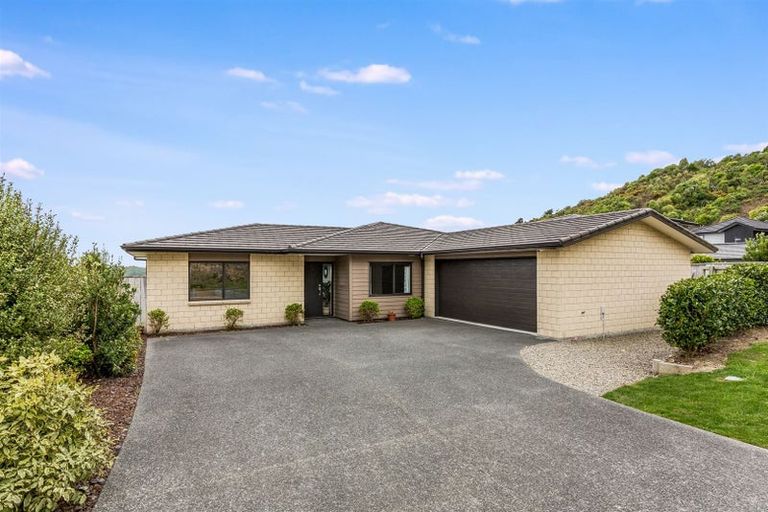 Photo of property in 9 Glenorchy Way, Aotea, Porirua, 5024