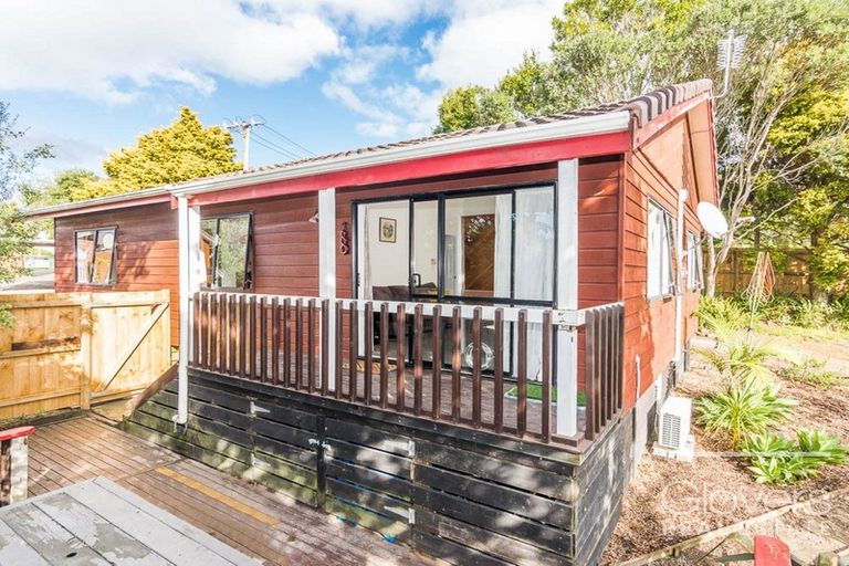 Photo of property in 4/109 Don Buck Road, Massey, Auckland, 0614