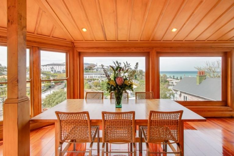 Photo of property in 18 Sealy Road, Bluff Hill, Napier, 4110