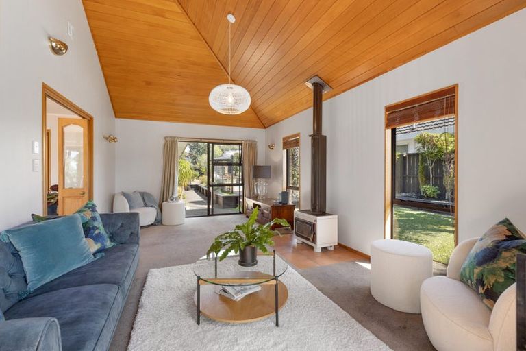 Photo of property in 5 Crestview Place, Browns Bay, Auckland, 0630