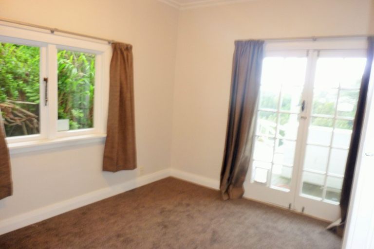 Photo of property in 108 Mortimer Terrace, Brooklyn, Wellington, 6021