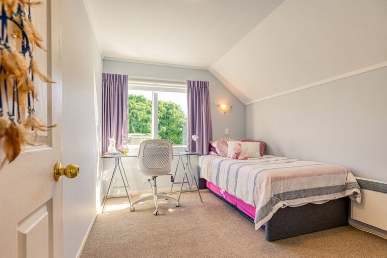 Photo of property in 35 Great North Road, Riverhead, 0820