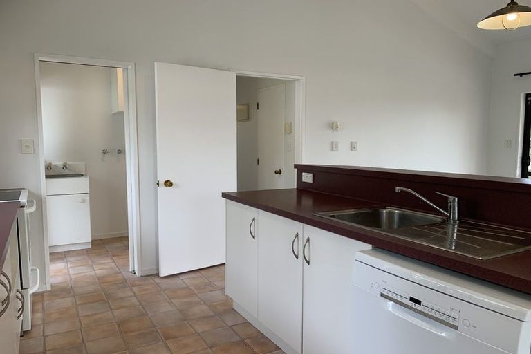 Photo of property in 100 Queens Road, Waikanae Beach, Waikanae, 5036