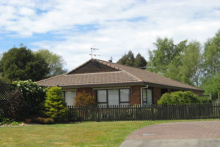 Photo of property in 3 Norton Place, Woodend, 7610