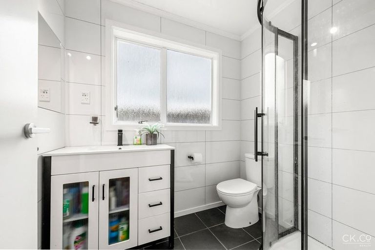 Photo of property in 6 Glen Road, Stokes Valley, Lower Hutt, 5019