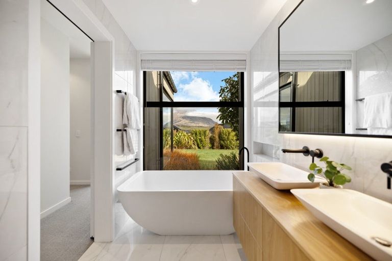 Photo of property in 1 Wanderer Lane, Jacks Point, Queenstown, 9371