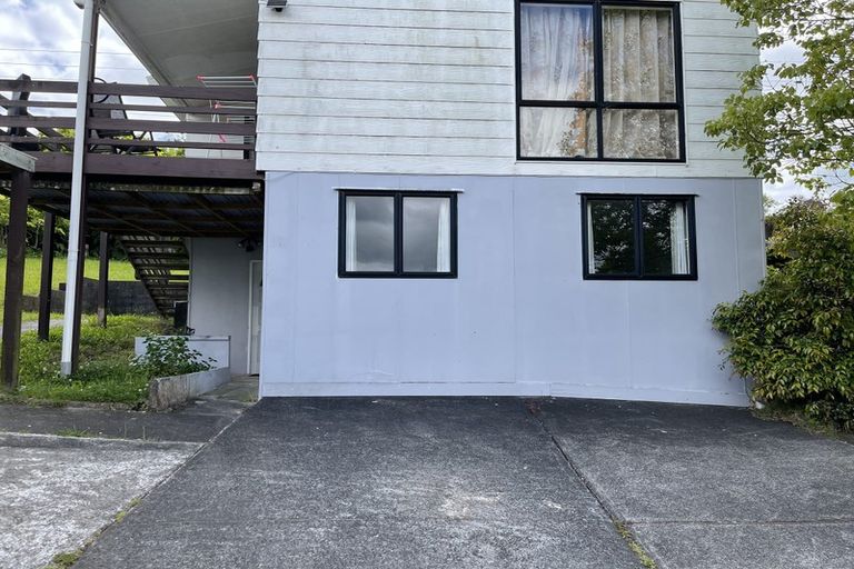 Photo of property in 1/84 Athena Drive, Totara Vale, Auckland, 0629