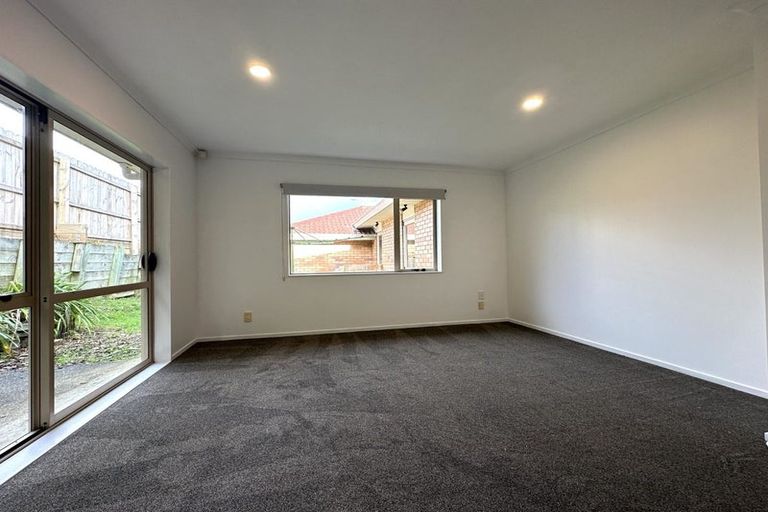 Photo of property in 3 Chesterton Terrace, Henderson, Auckland, 0612