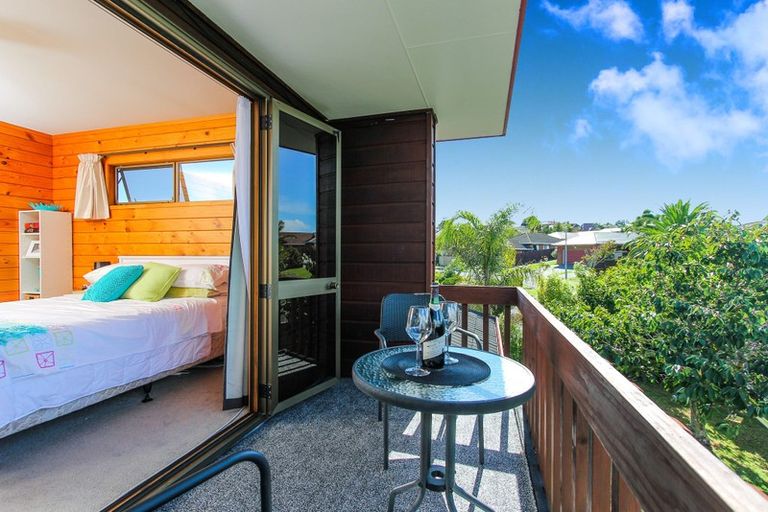 Photo of property in 1/21 Channing Crescent, Botany Downs, Auckland, 2010