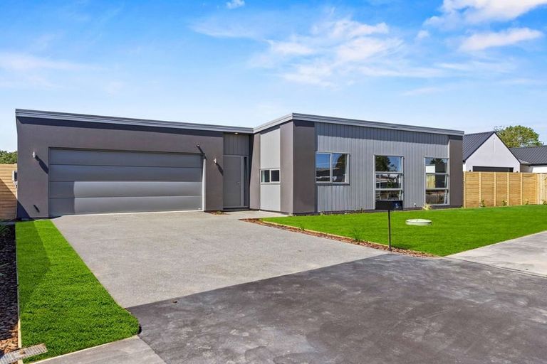 Photo of property in 15 Glendore Drive, Halswell, Christchurch, 8025