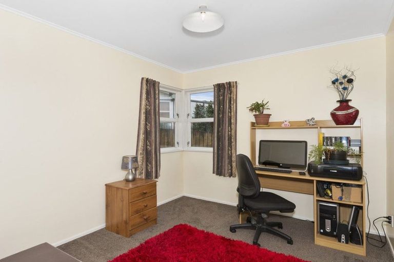 Photo of property in 22 Manapouri Place, Pakuranga Heights, Auckland, 2010