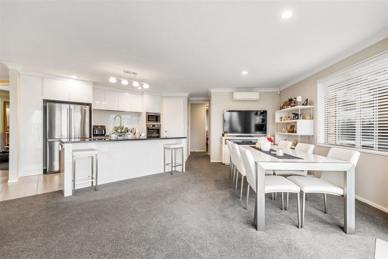 Photo of property in 38 Gilbransen Road, Kumeu, 0810