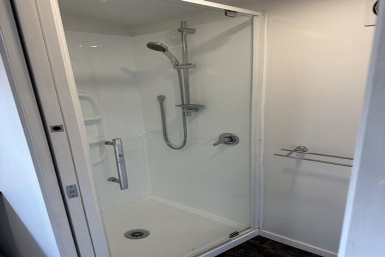 Photo of property in 8 Glendawn Place, Bayview, Auckland, 0629