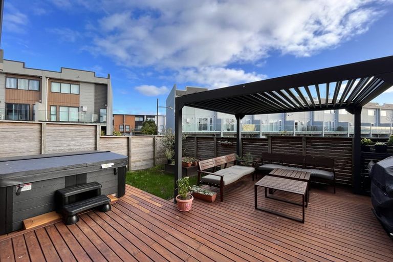 Photo of property in 42 Bordeaux Parade, Te Atatu South, Auckland, 0610