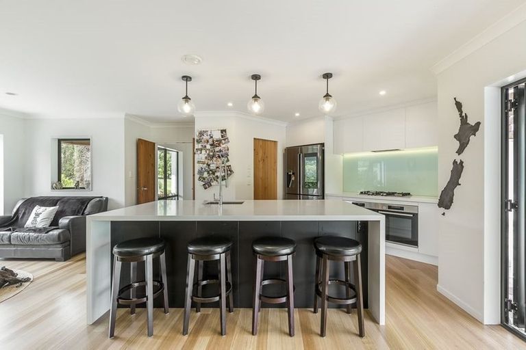 Photo of property in 210 Oraha Road, Kumeu, 0892