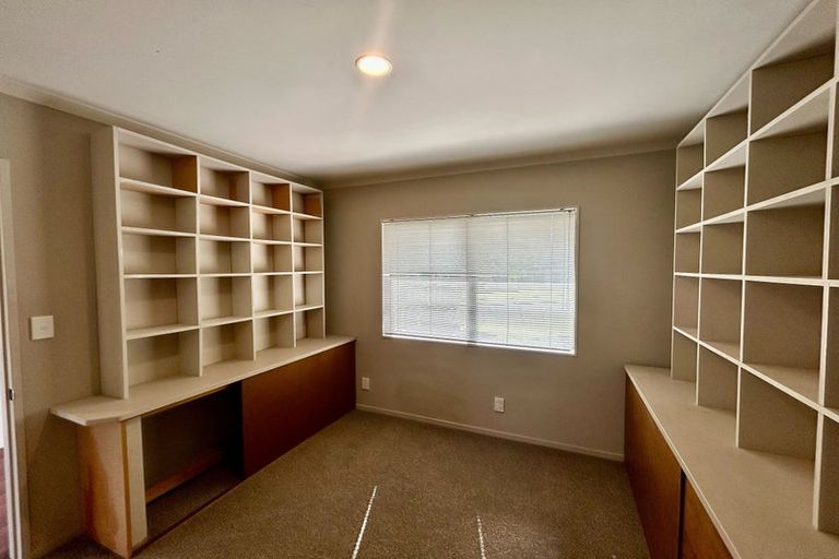 Photo of property in 16 Pitoitoi Avenue, Greenhithe, Auckland, 0632