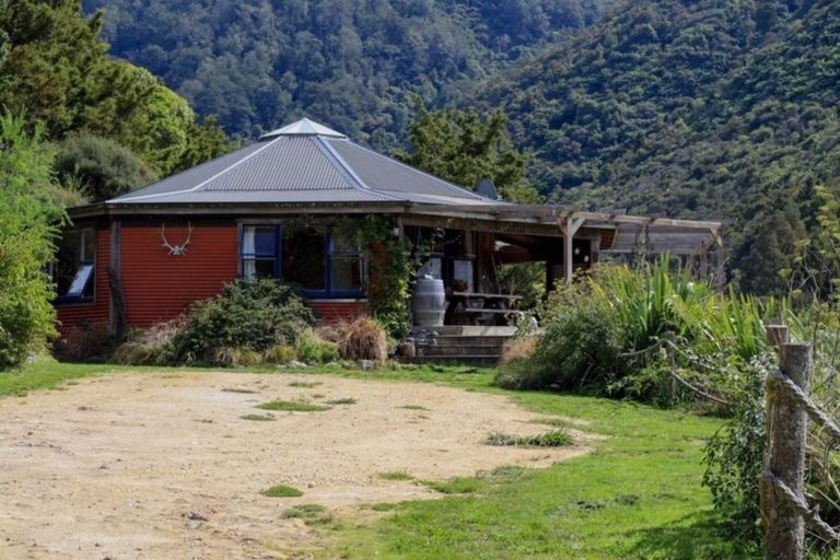 Photo of property in 272 Uruwhenua Road, Upper Takaka, Takaka, 7183