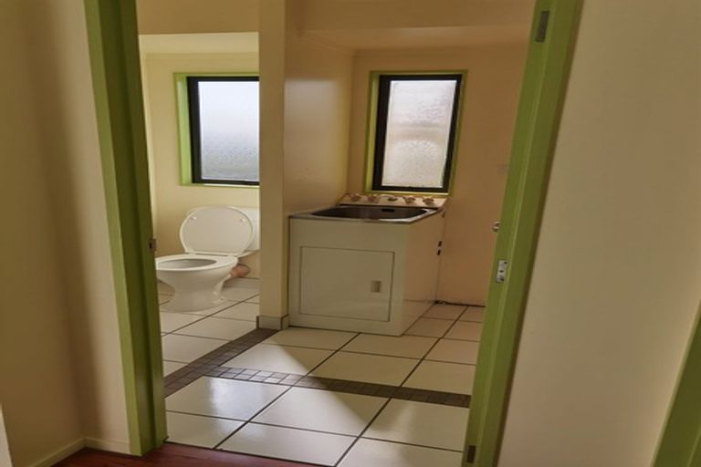 Photo of property in 2/13 Cheryl Place, Hillcrest, Auckland, 0627