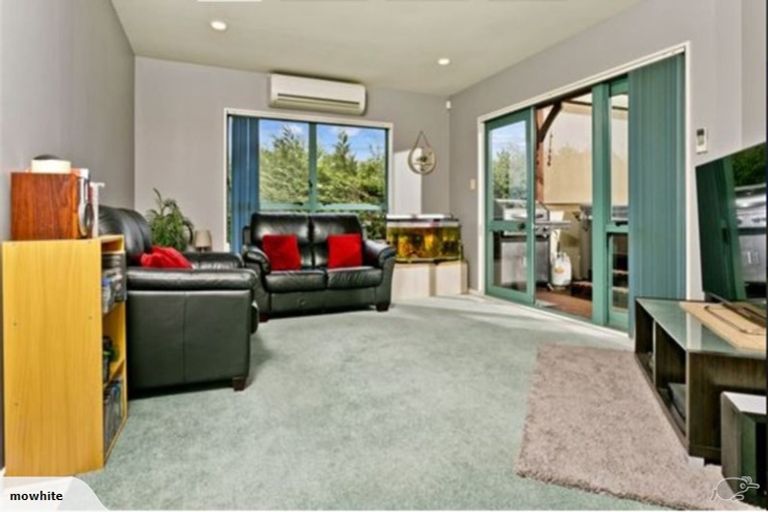 Photo of property in 16 Bluebird Crescent, Unsworth Heights, Auckland, 0632