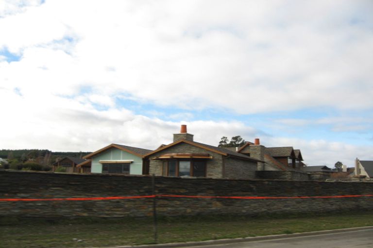 Photo of property in 10 Waimana Place, Wanaka, 9305