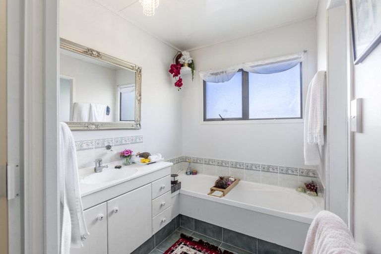 Photo of property in 15e Puriri Avenue, Orewa, 0931