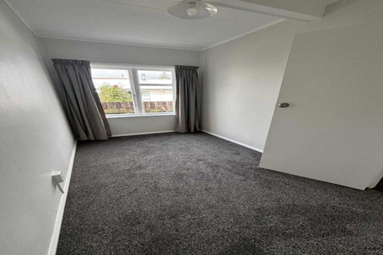 Photo of property in 88 Victoria Street, Carterton, 5713