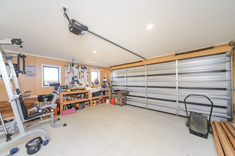 Photo of property in 48 Vaucluse Heights, Fitzherbert, Palmerston North, 4410