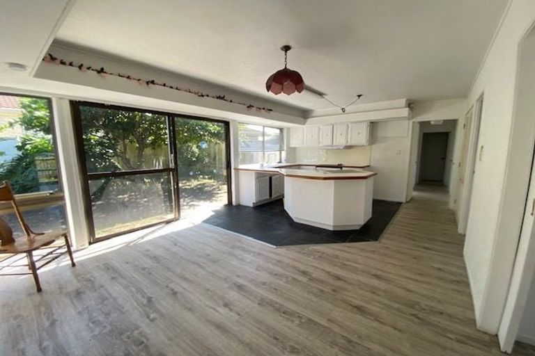 Photo of property in 1 Skilling Place, Farm Cove, Auckland, 2012