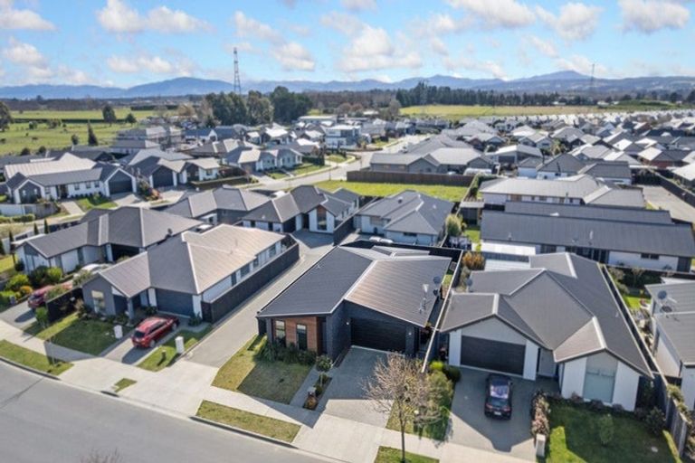 Photo of property in 28 Chatsworth Avenue, Rangiora, 7400
